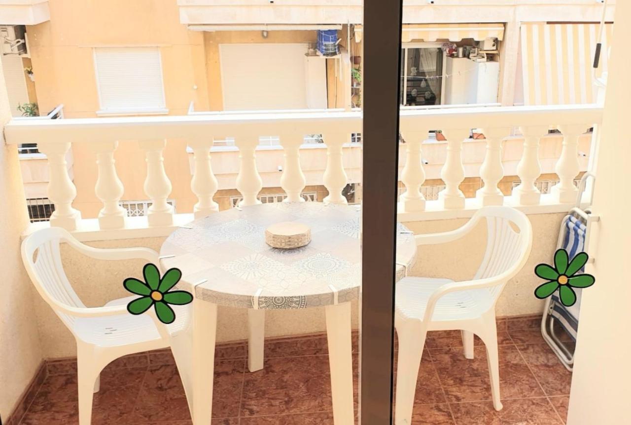 Apartamento Los Gases Torrevieja Luaran gambar
